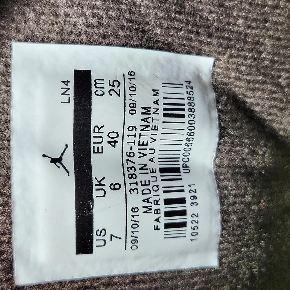 Boys Jordan 3 Retro Sneakers Brown and Beige Size 7 - Picture 9 of 9